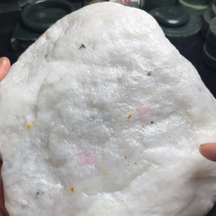 和田玉（糖玉）未镶嵌珠宝奇石