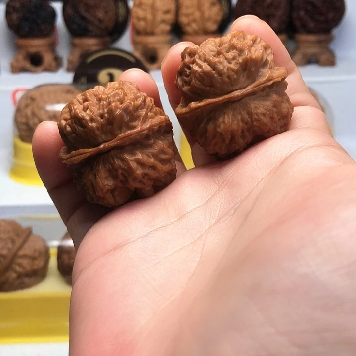 吊坠文玩核桃狼****生云南图铁核桃