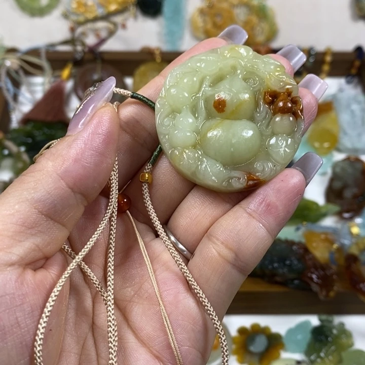 蛇纹石玉未镶嵌吊坠