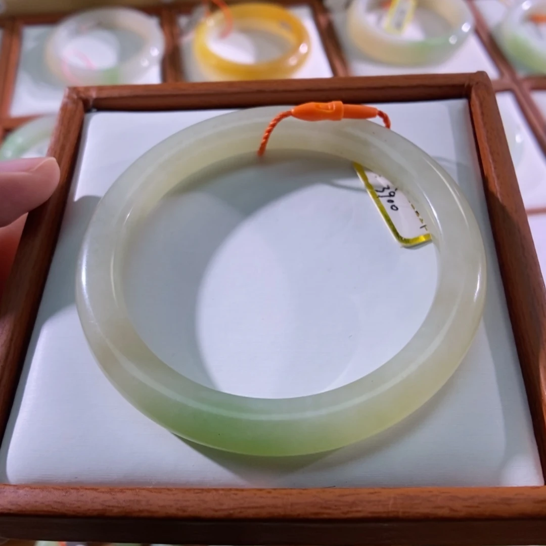 【闪购商品】未镶嵌手镯和田玉（翠青玉）