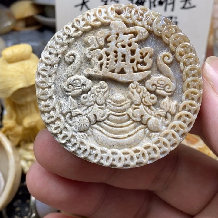 硅化珊瑚（珊瑚玉）未镶嵌颈饰