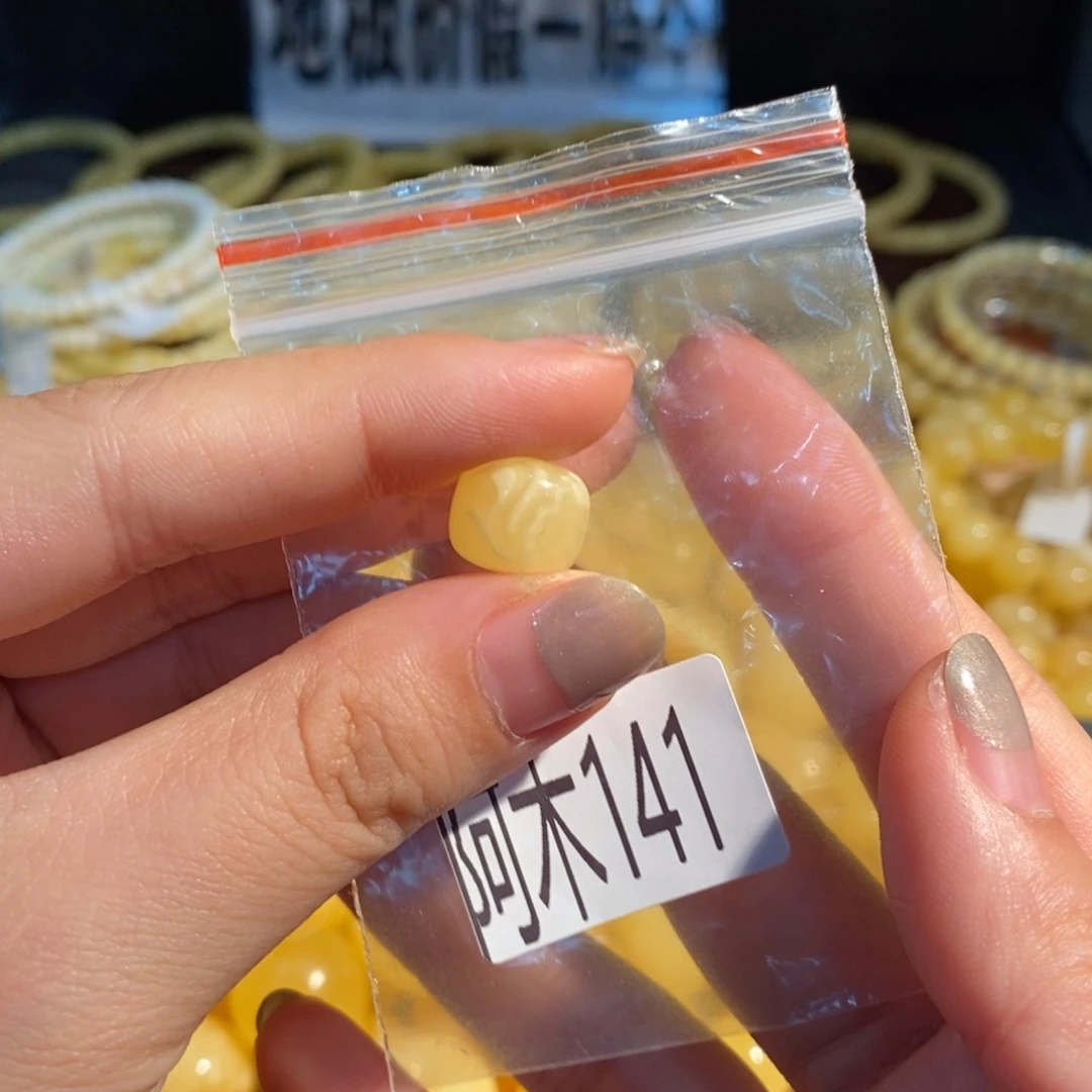 未镶嵌琥珀珠宝奇石141