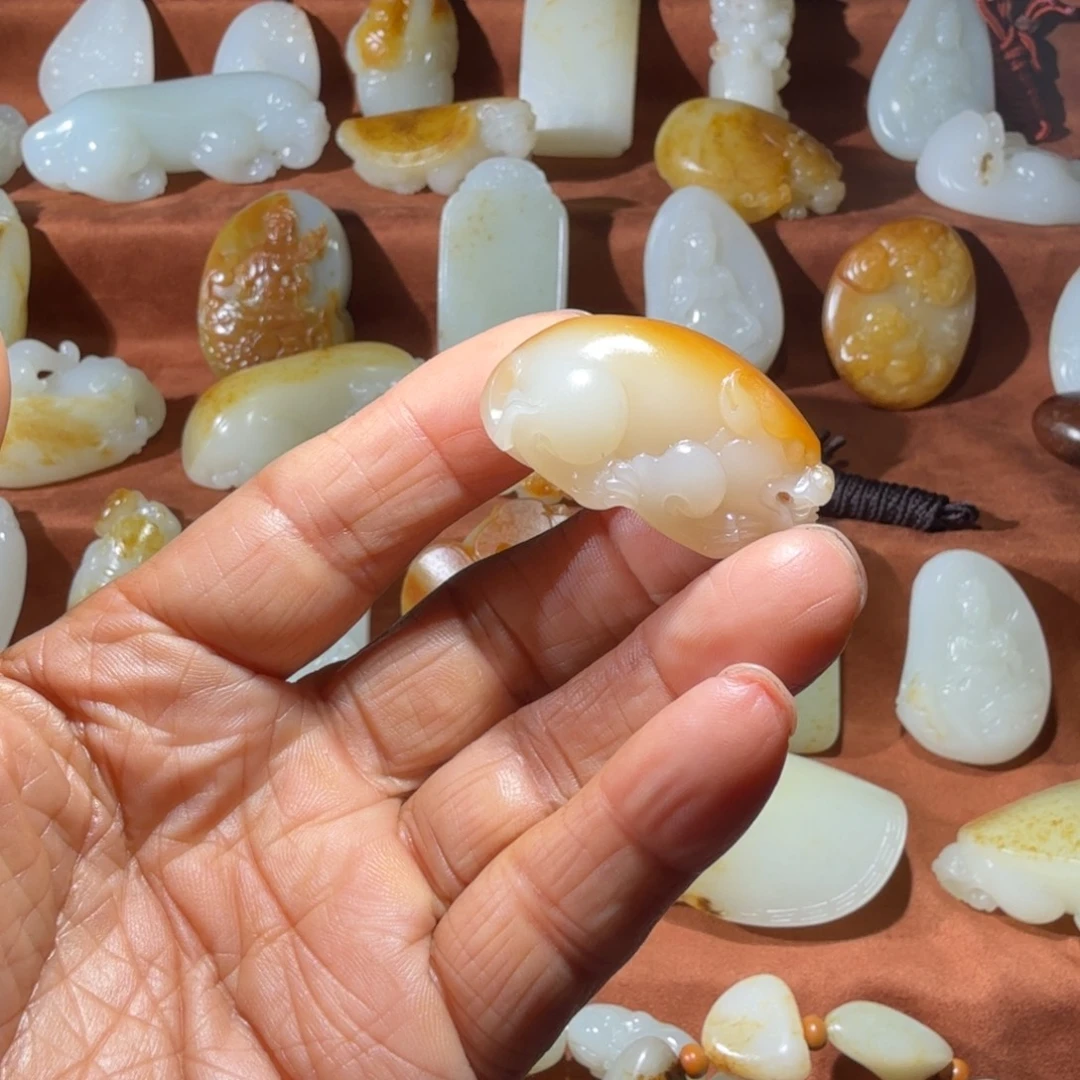 君***水和田玉未镶嵌颈饰