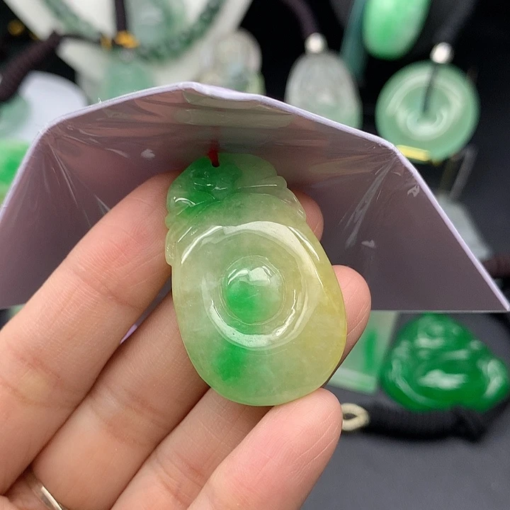 翡翠未镶嵌吊坠(赠链)