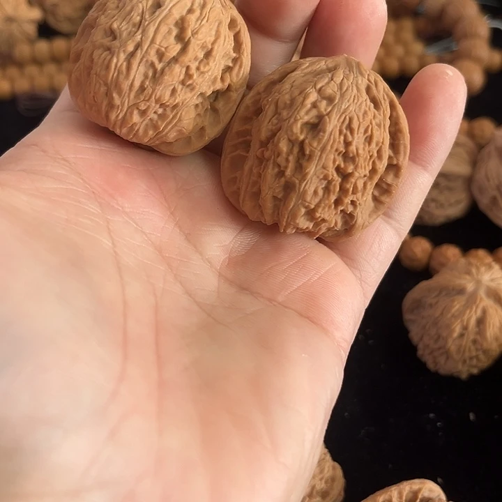 文玩核桃把件38左右练手绣球，编号010