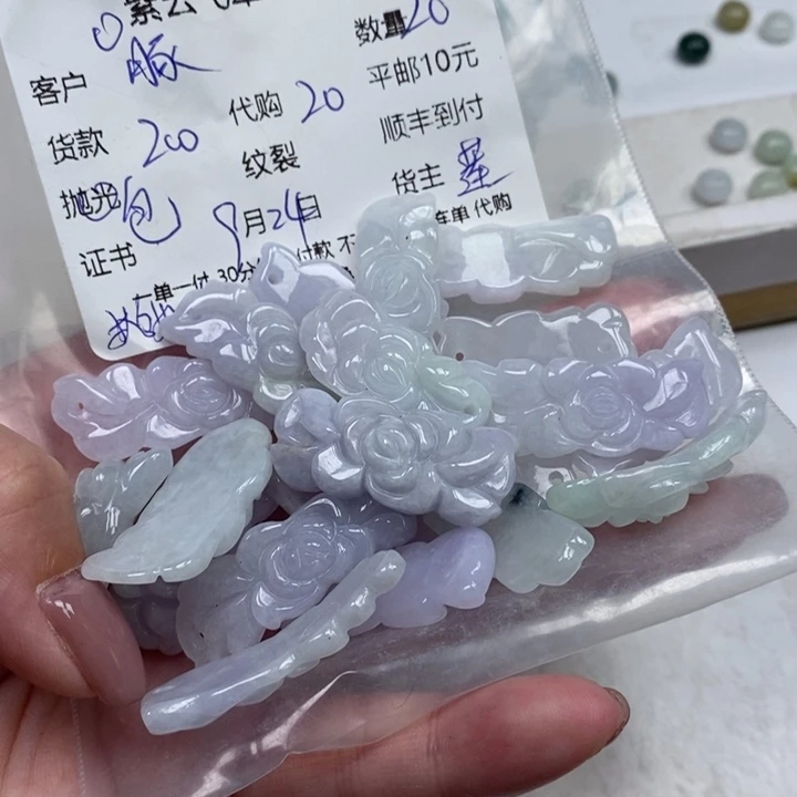 豚***崽翡翠未镶嵌颈饰天然翡翠