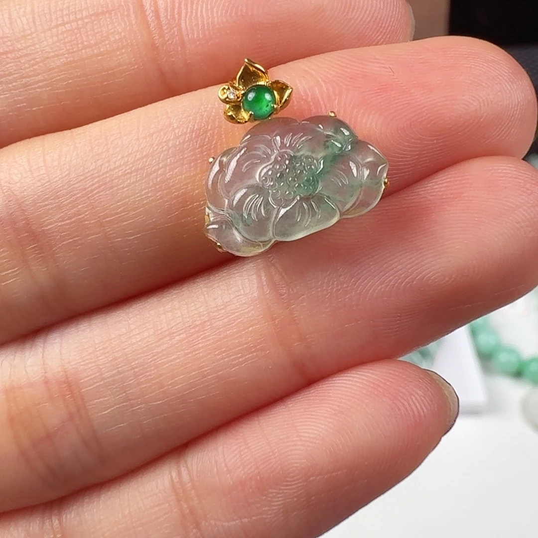 翡翠18K金镶嵌颈饰