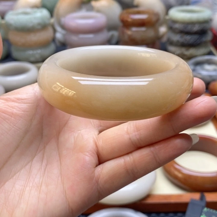 石英岩玉手镯未镶嵌