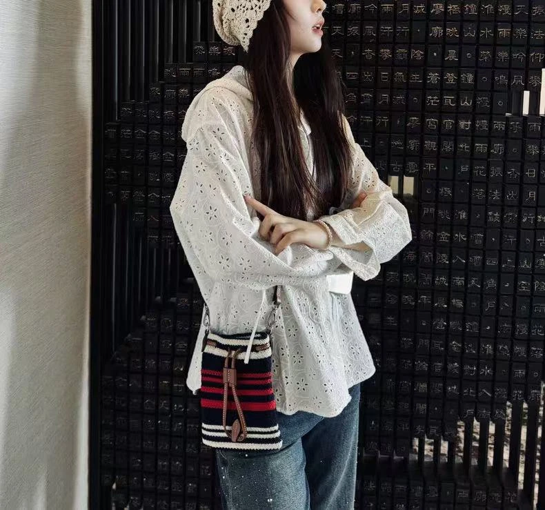 小雅姐姐 韩版重工镂空绣花连帽休闲长袖T恤IN04