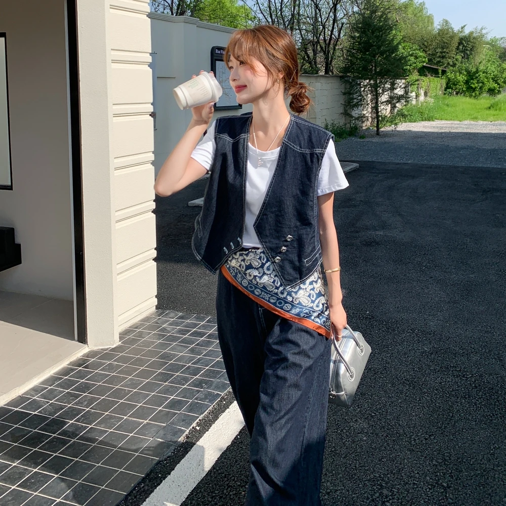 设计感牛仔马甲套装裤女2025夏季新款休闲T恤阔腿裤三件套带丝巾