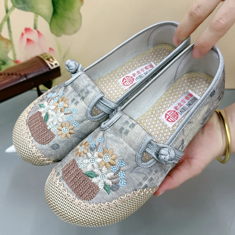 新中式绣花鞋2025春季新款老北京布鞋女田园渔夫鞋软底舒适妈妈鞋
