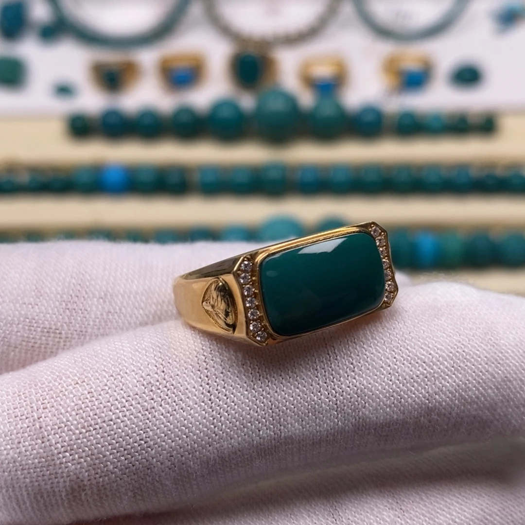 绿松石18K金镶嵌珠宝奇石戒指