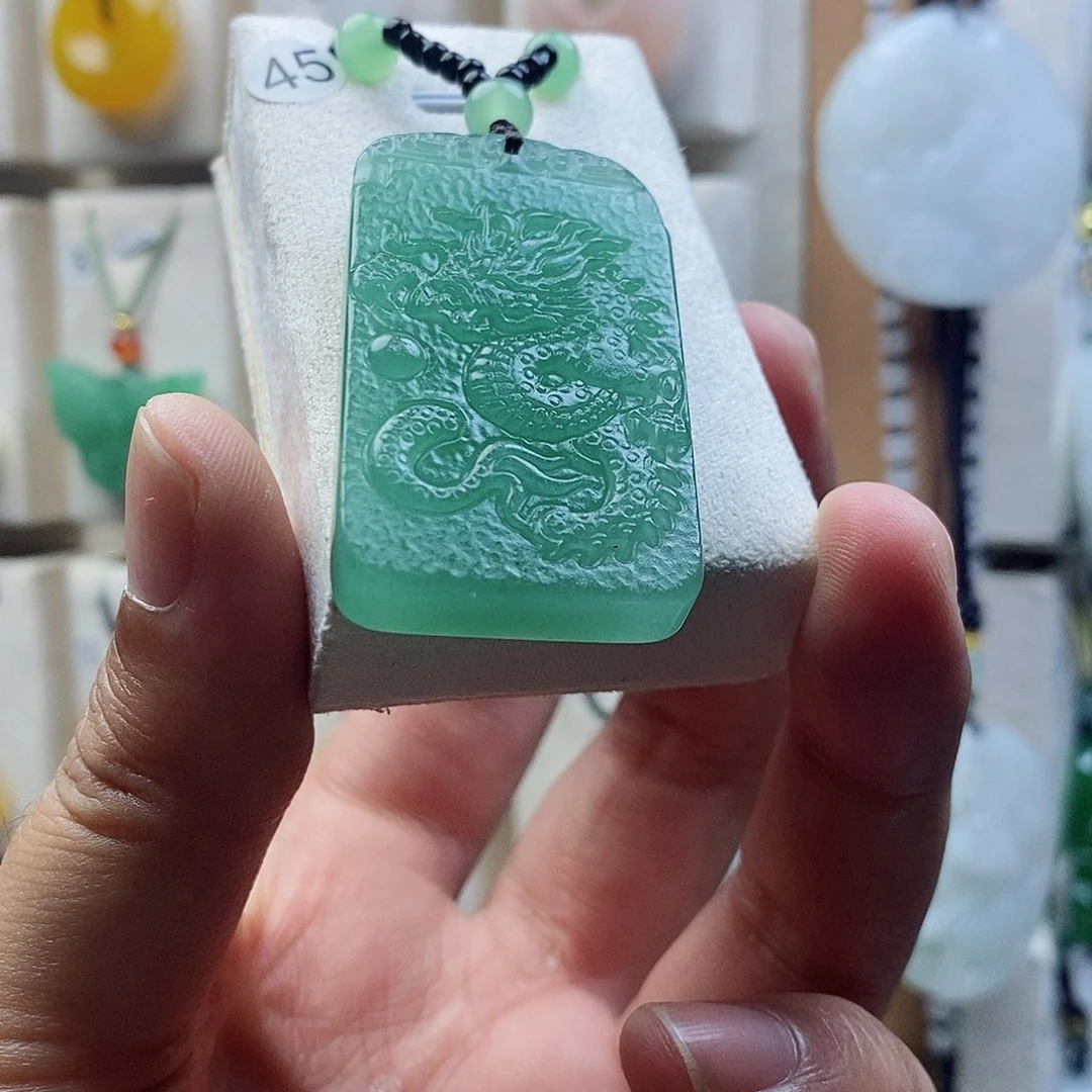 石英质玉未镶嵌颈饰