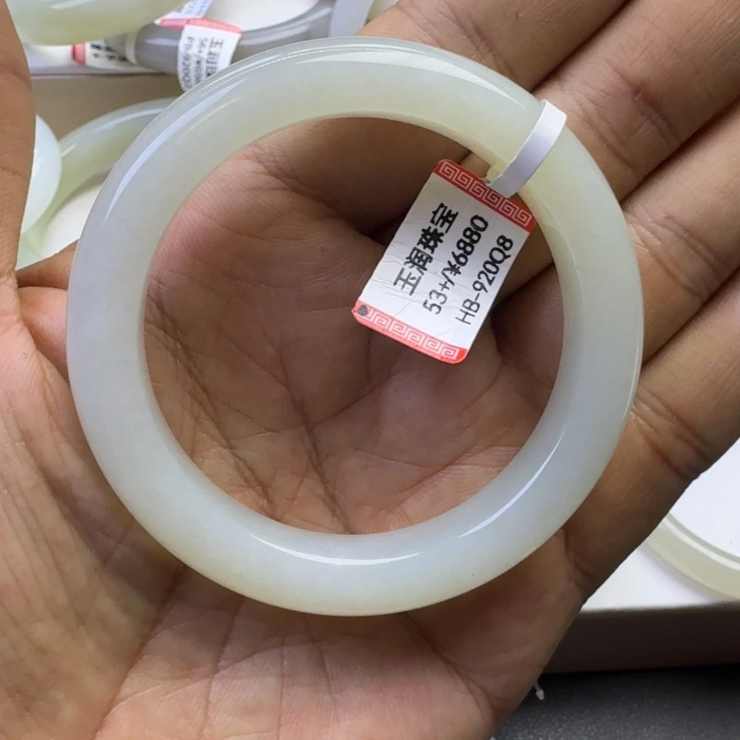 和田玉未镶嵌手镯