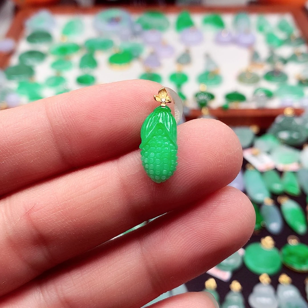 *****翡翠18K金镶嵌颈饰