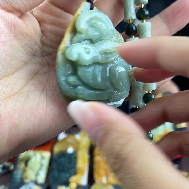 蛇纹石玉未镶嵌颈饰