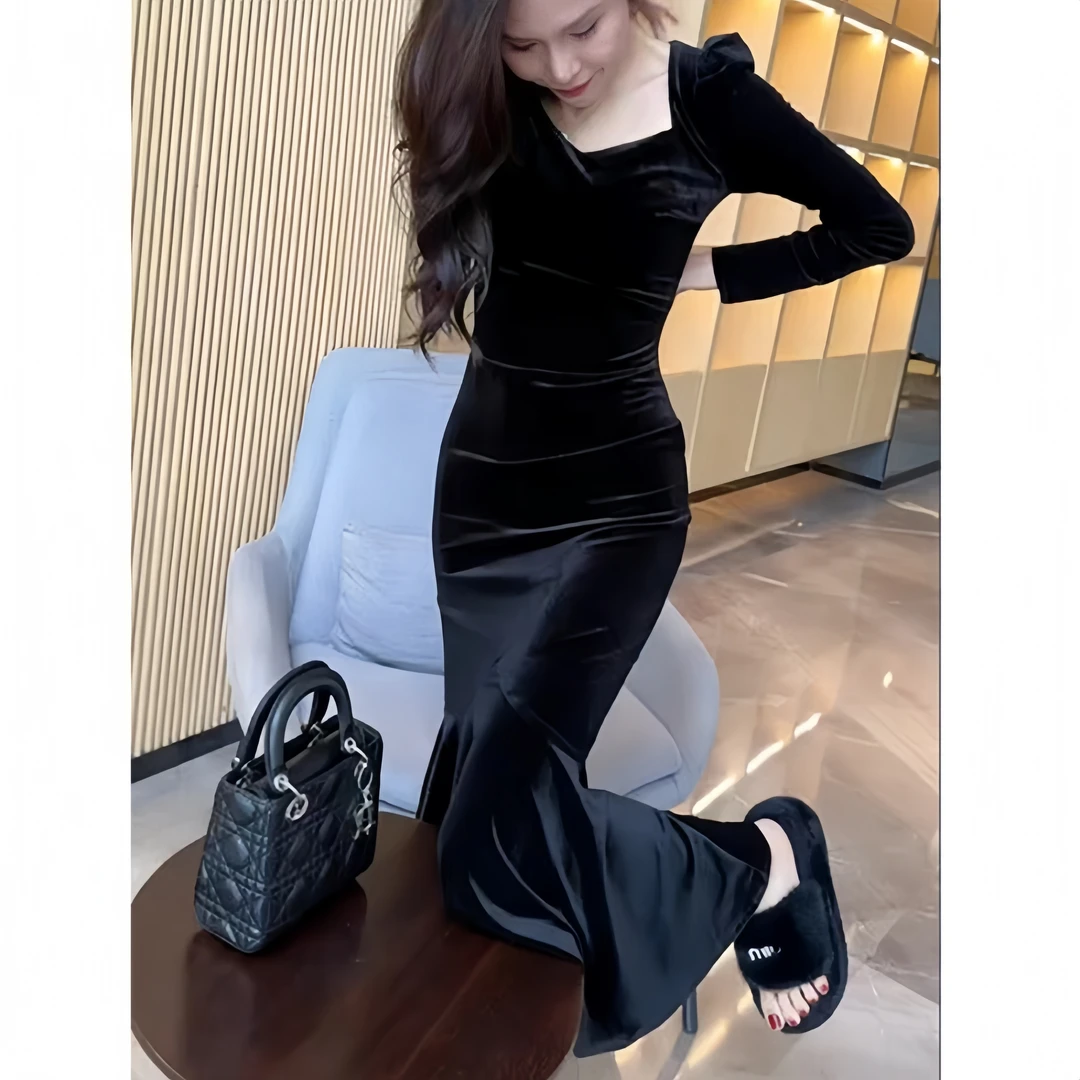赫本风气质黑色丝绒连衣裙女2025秋季新款高级感修身显瘦包臀长裙