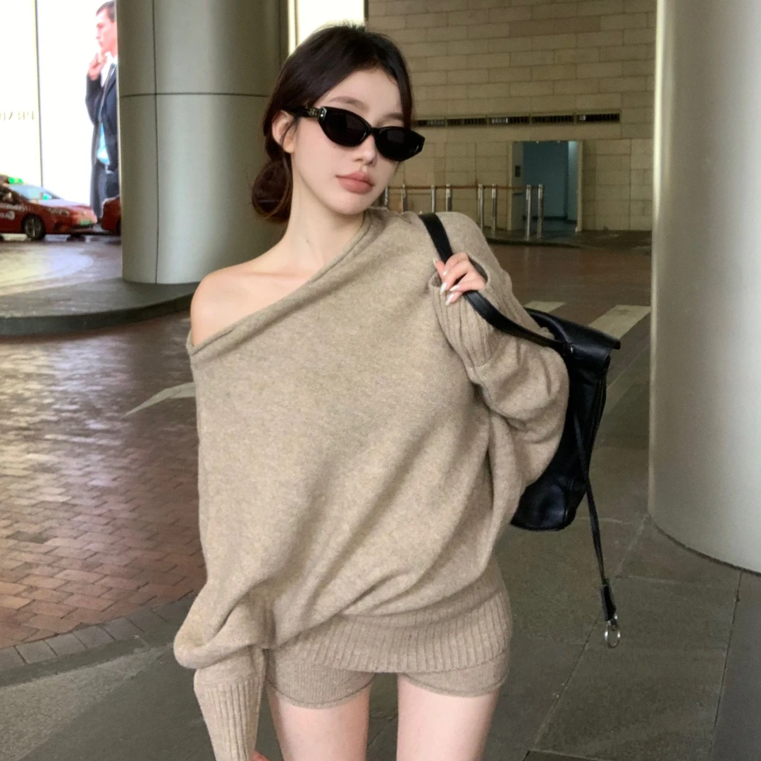斜肩长袖毛衣套装女老钱宽松慵懒高级感针织短裤上衣