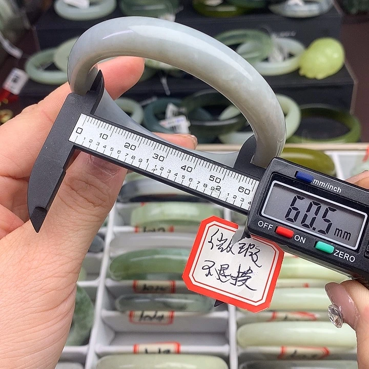 蛇纹石玉手镯未镶嵌1027