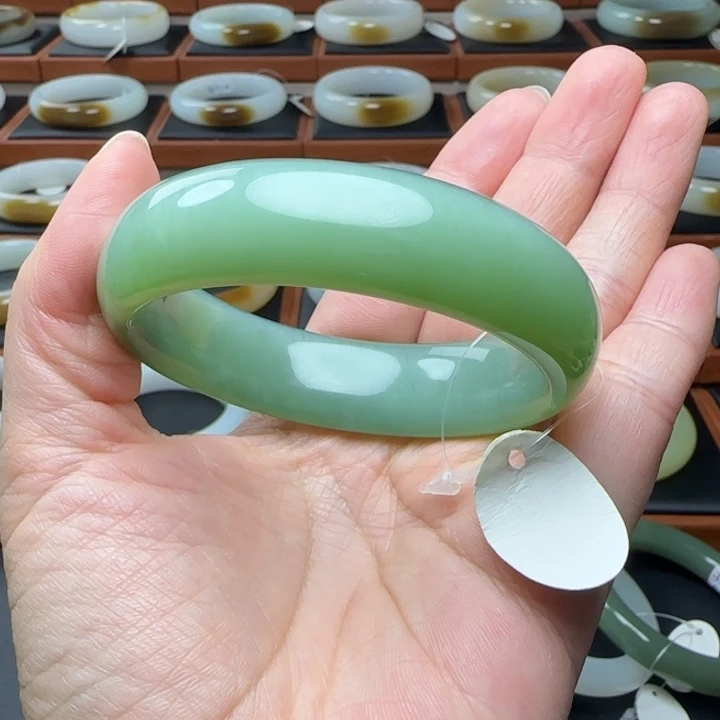 和田玉未镶嵌手镯 贵妃猫眼