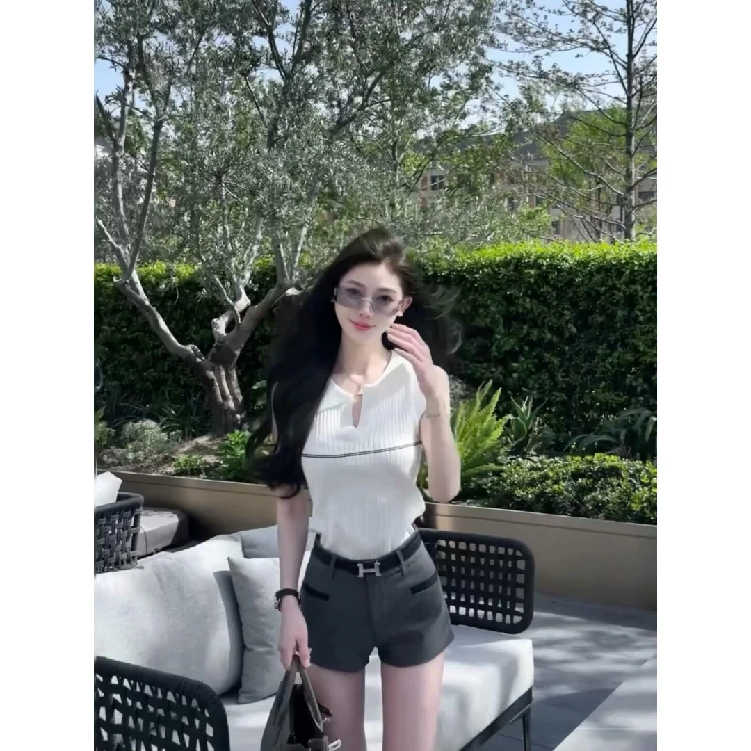 简约时尚穿搭轻熟风百搭撞色无袖上衣女高级感西装短裤