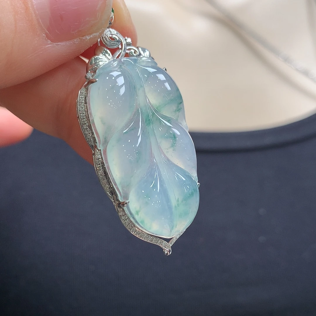 翡翠18K金镶嵌颈饰叶子