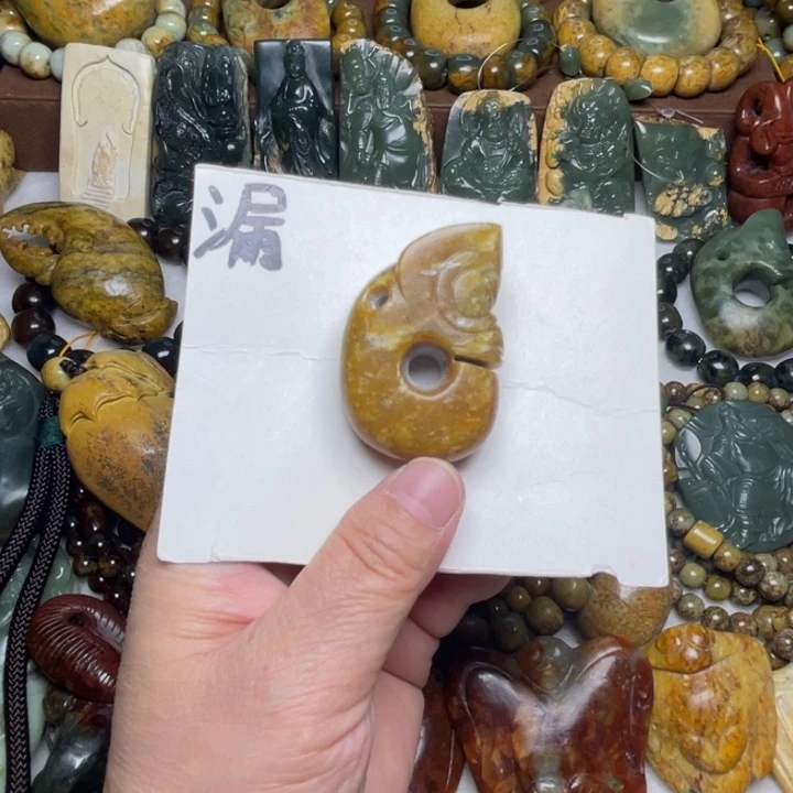 岫岩老玉（透闪石质玉）未镶嵌颈饰