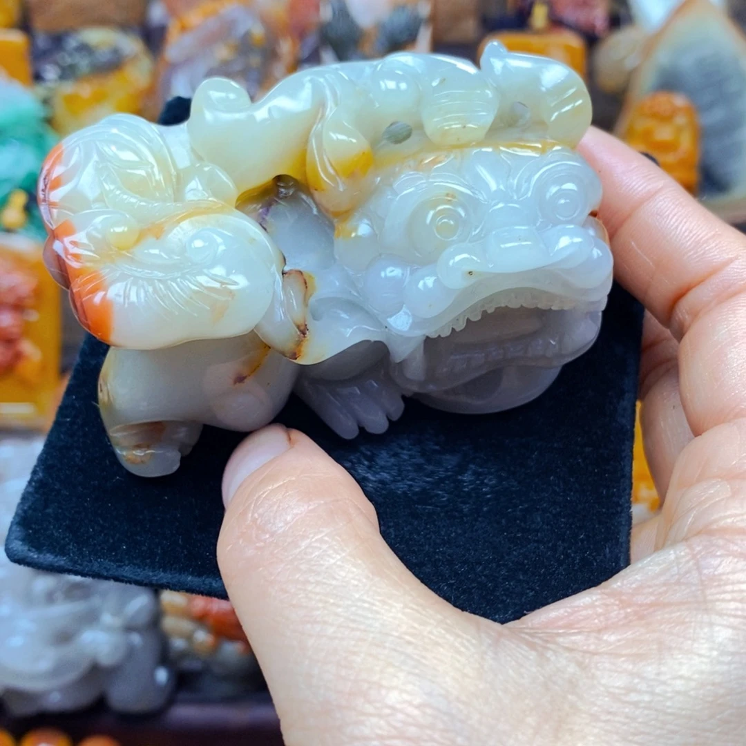 未镶嵌石英质玉（黄龙玉）颈饰