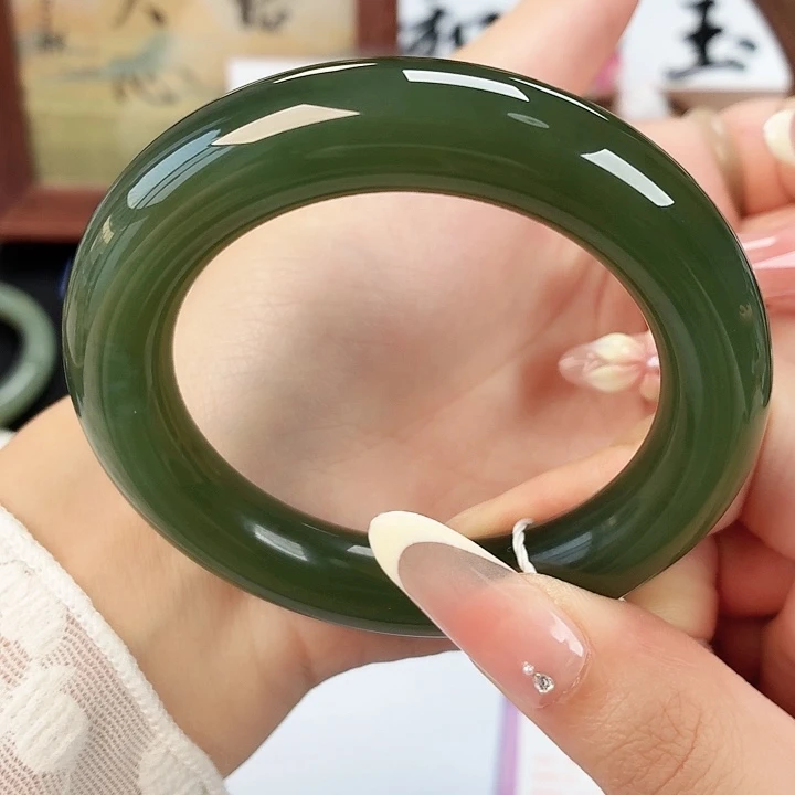 和田玉未镶嵌手镯