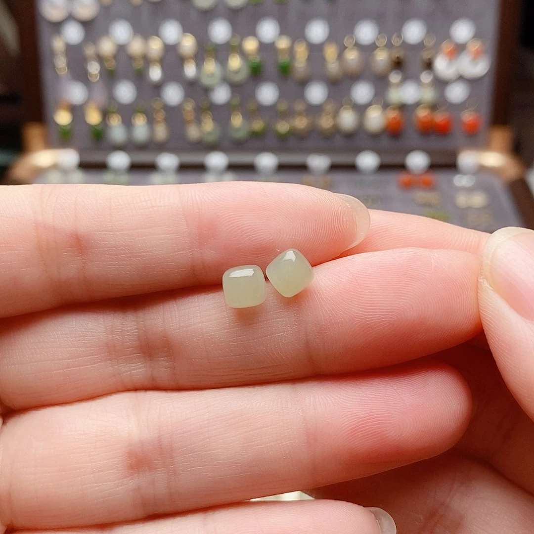 银S925镶嵌和田玉耳饰艳**照