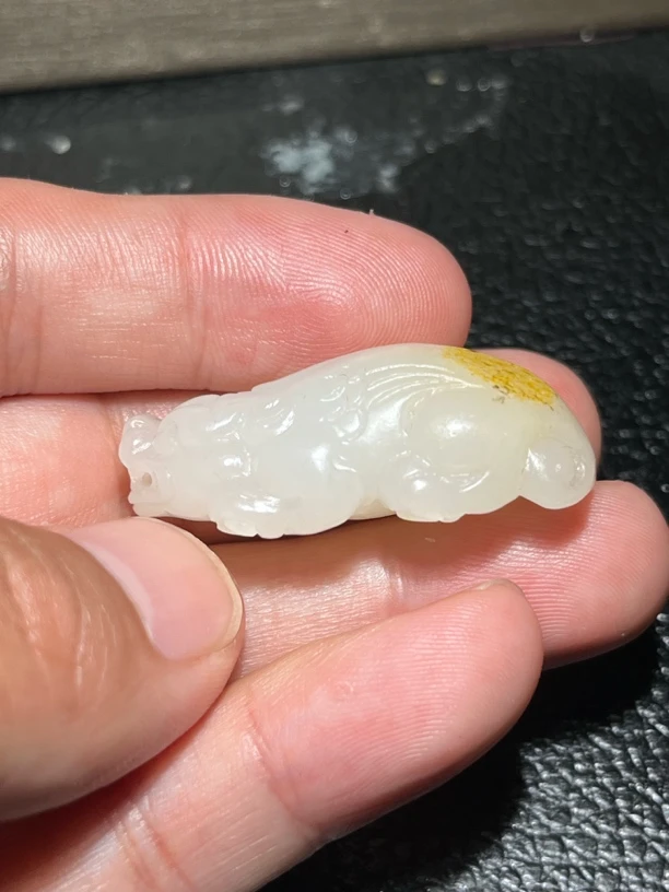 和田玉洒金黄皮貔貅