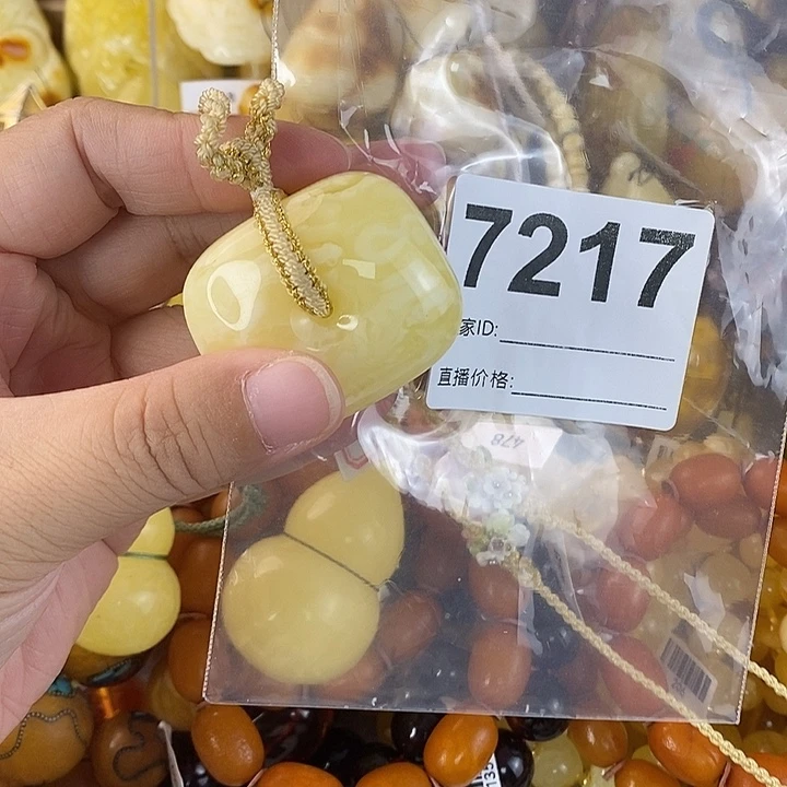 蜜蜡未镶嵌珠宝奇石