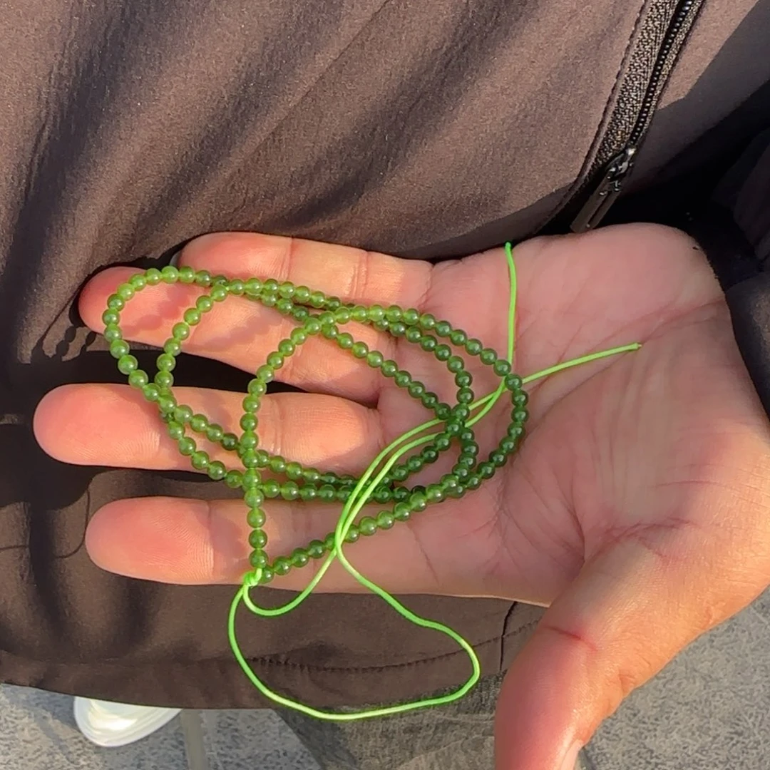 和田玉未镶嵌颈饰俄碧纯净版阳绿卡4