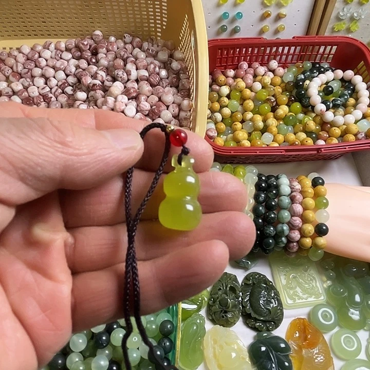 合金蛇纹石玉颈饰