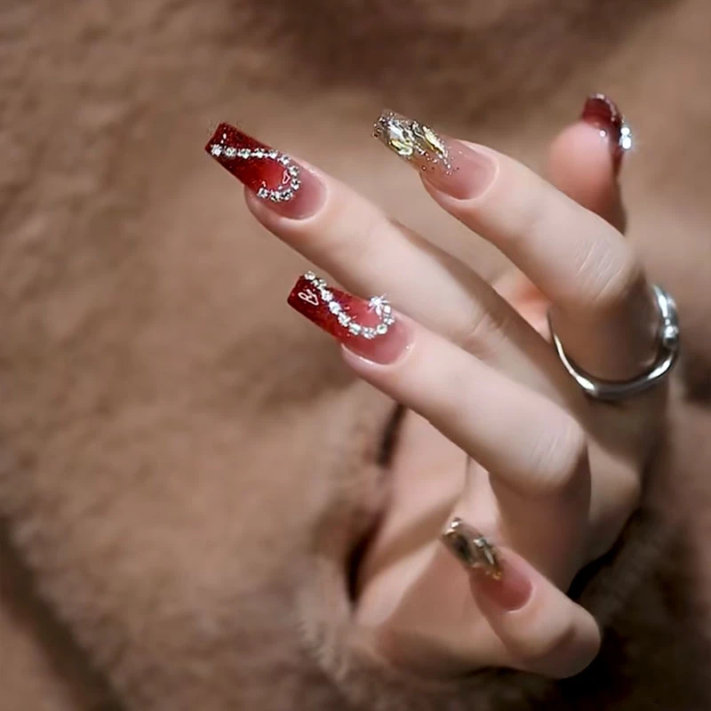 美甲手工穿戴甲中长款高级感红色拼接爱心显白新年款红色美甲贴片