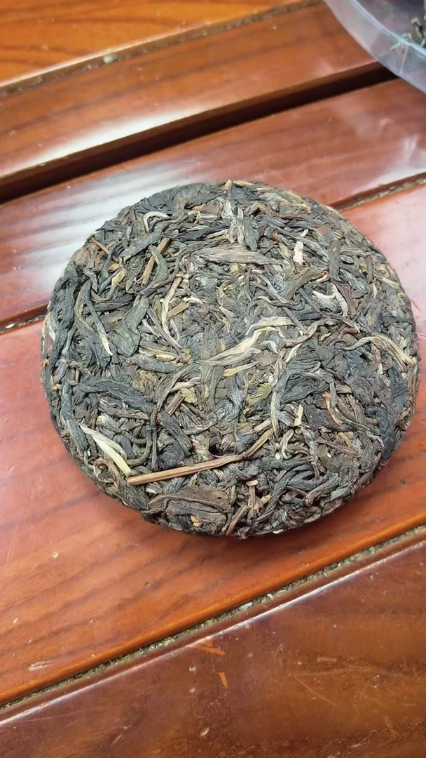 100克小饼普洱茶生茶紧压茶饼甘甜茶厂拍5饼笋叶扎提