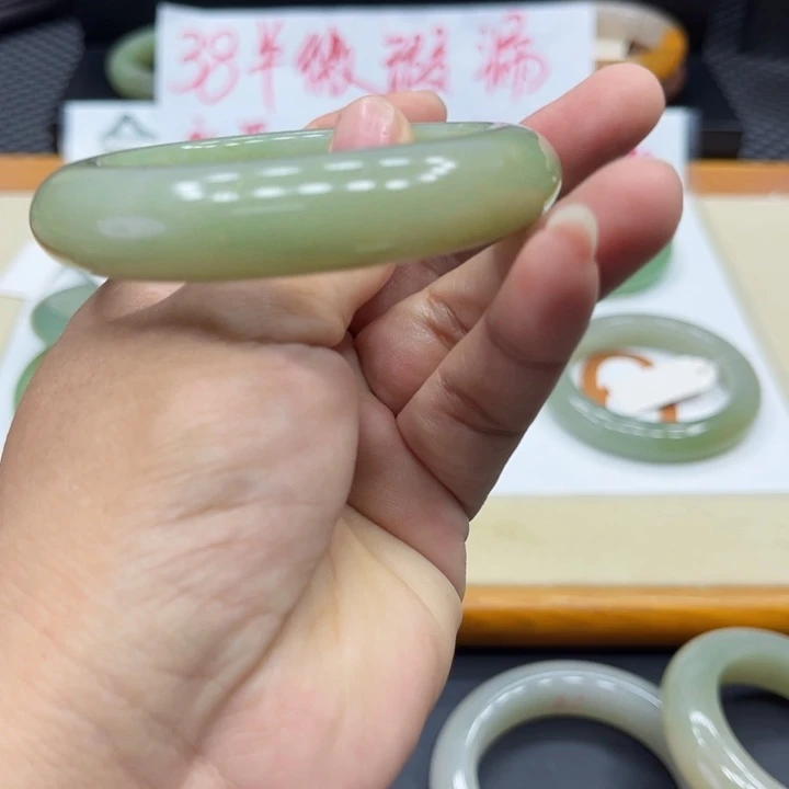未镶嵌手镯石英质玉一*猫