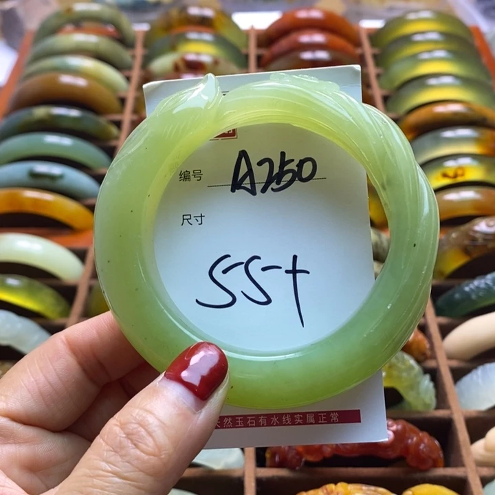 蛇纹石玉手镯未镶嵌