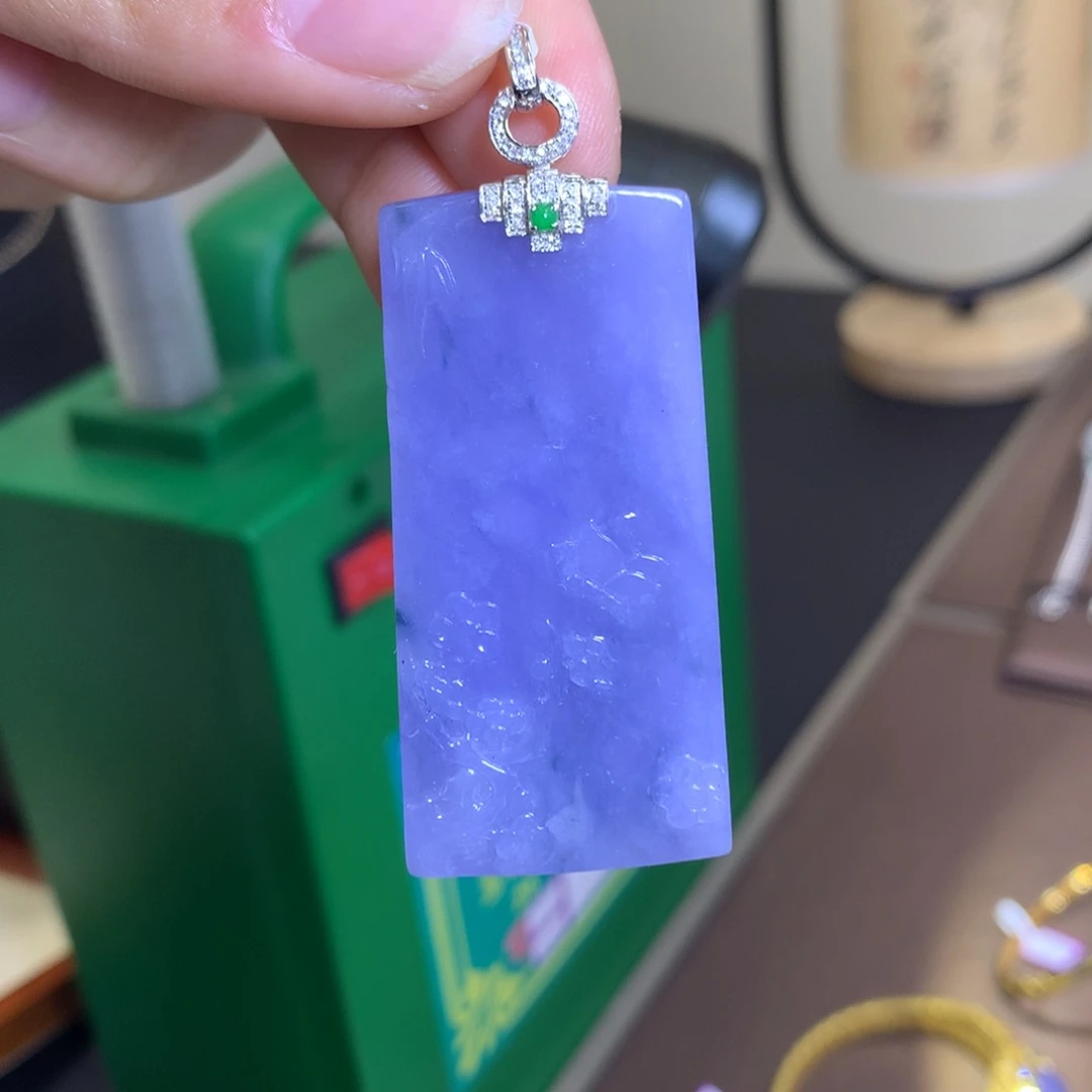 翡翠颈饰18K金镶嵌翡翠