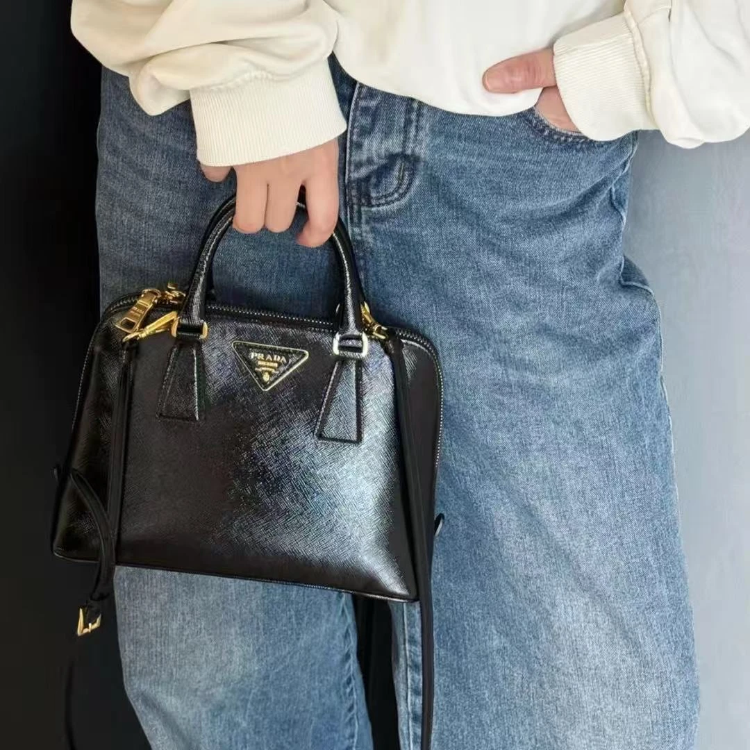 95新 Prada/普拉达 贝壳小号黑金/优品