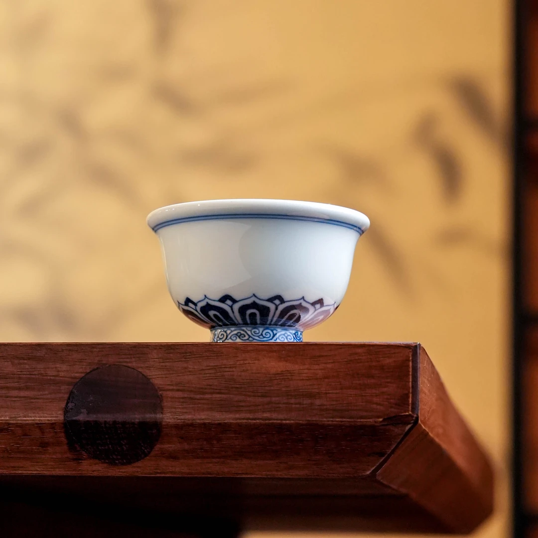 【景德镇瓷器】清玉堂手绘青花宝相纹小压手jd751