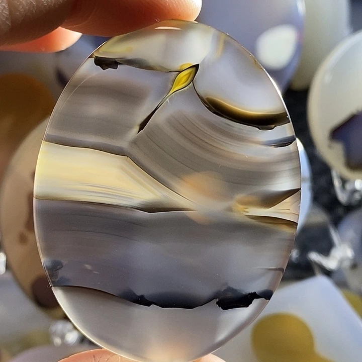 未镶嵌颈饰玛瑙/玉髓雪*