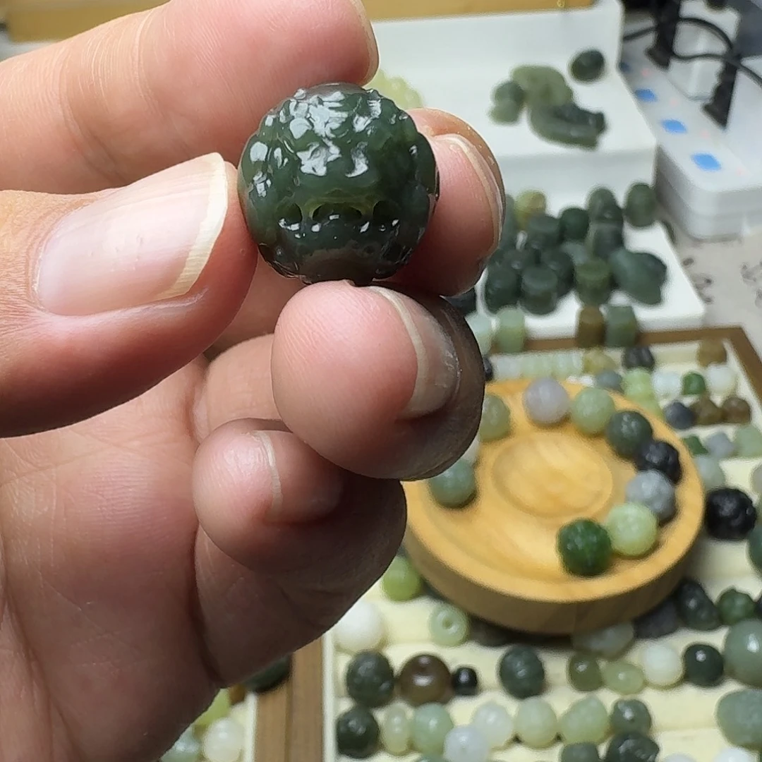 阳***笑和田玉未镶嵌珠宝半成品和田玉且末蓝貔貅16㎜