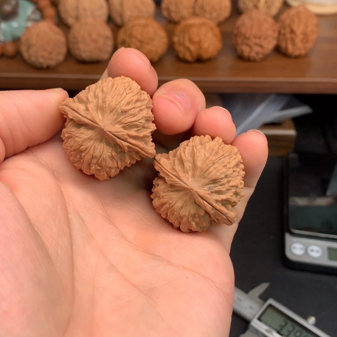 辛***_文玩核桃手串35红豆