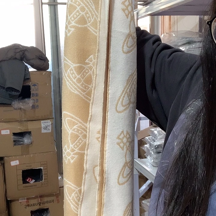 人造彩棉土星围巾印米色