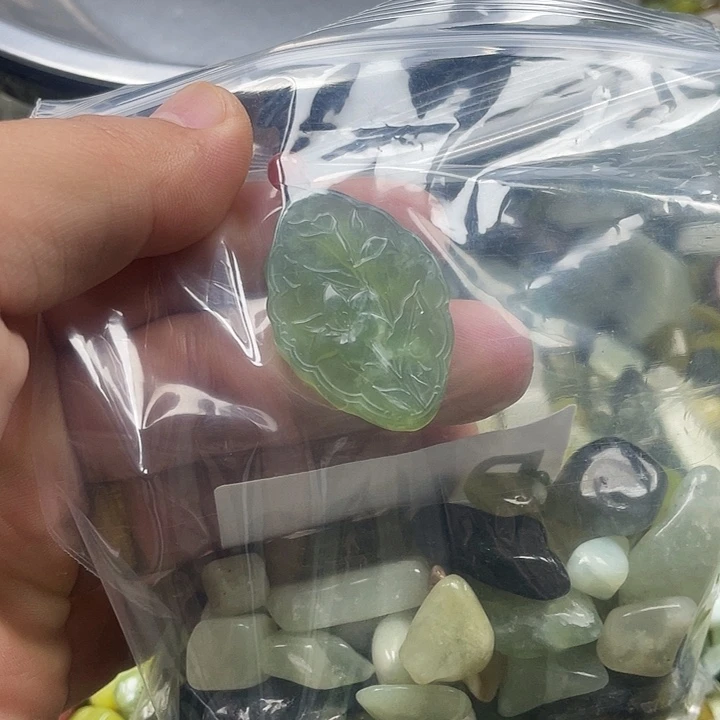 蛇纹石玉未镶嵌珠宝奇石