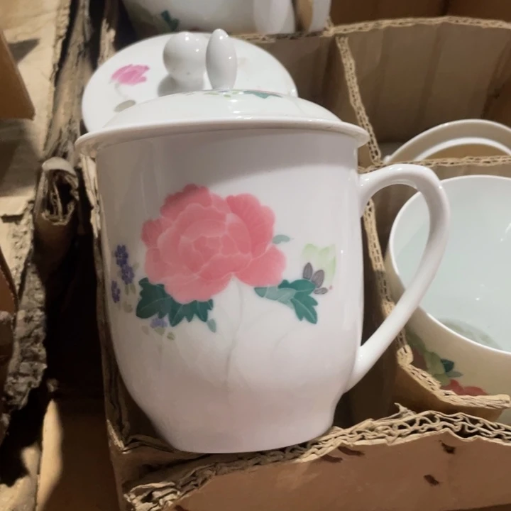 其他盘子碗砂锅都有