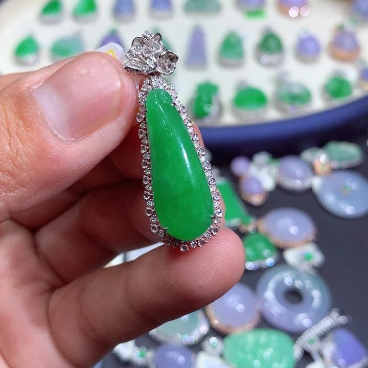 翡翠吊坠(赠链)18K金镶嵌