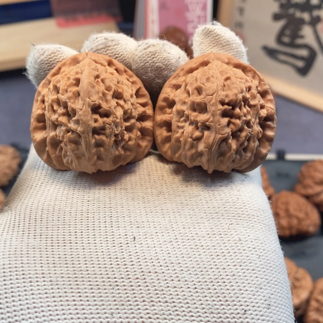文玩核桃把件40尺三角白狮子B401