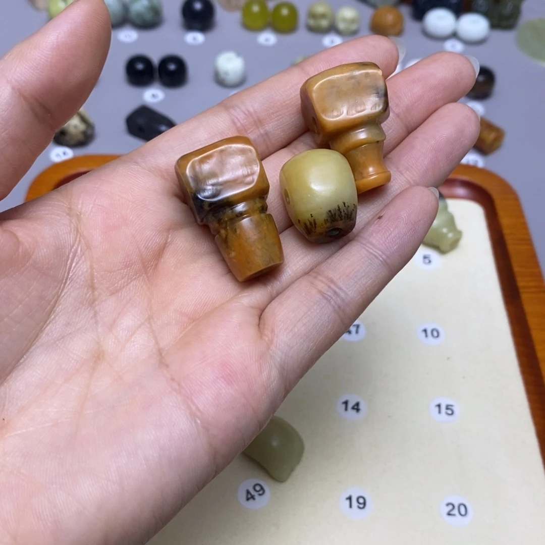 蛇纹石玉配饰合金轻**萤